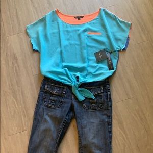 Short sleeve light weight top.